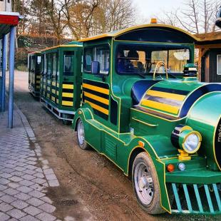 Madsby toget er klar til sson bningen som er lige om lidt 
1april2017 ssonbning viglderos vierklar forriluften familietid brn barnligesjle hygge leg visitfredericia visitdenmark visitlillebaelt